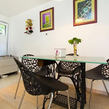 Apartamento In Mit Terrasse Und Grill By Interhome
