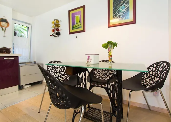 Appartamento In Mit Terrasse Und Grill By Interhome